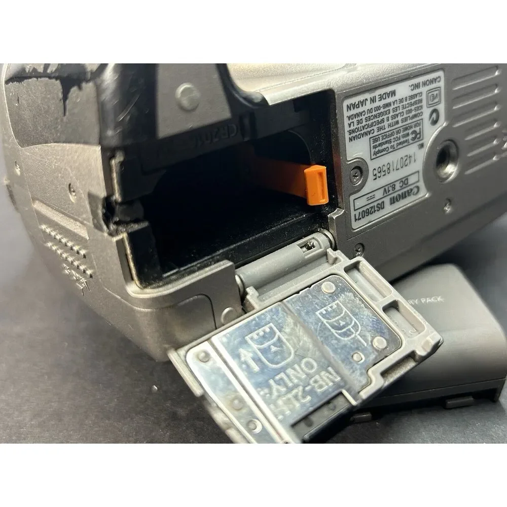 Canon EOS Digital Rebel XT/EOS 350D 8.0 MP Digital SLR Camera DS126071 BODY ONLY